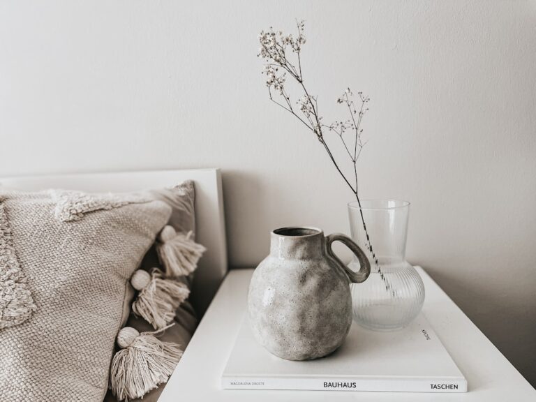 Top 5 Must-Have Accessories for Modern Home Decor